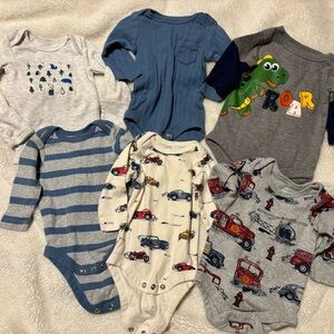 Newborn Lot - 1 outfit, 6 l/s onesie, 1 short sleeve, 1 fleece sleeper